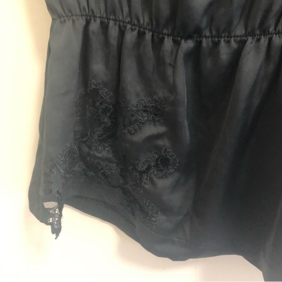 Free w Bundle - LC Black Satin Top - Picture 4 of 7